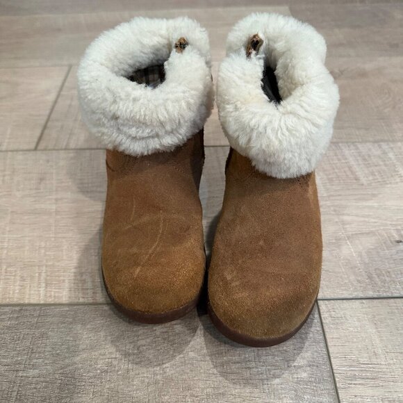 UGGS GIRLS BOOTS SIZE 10 - Picture 1 of 9